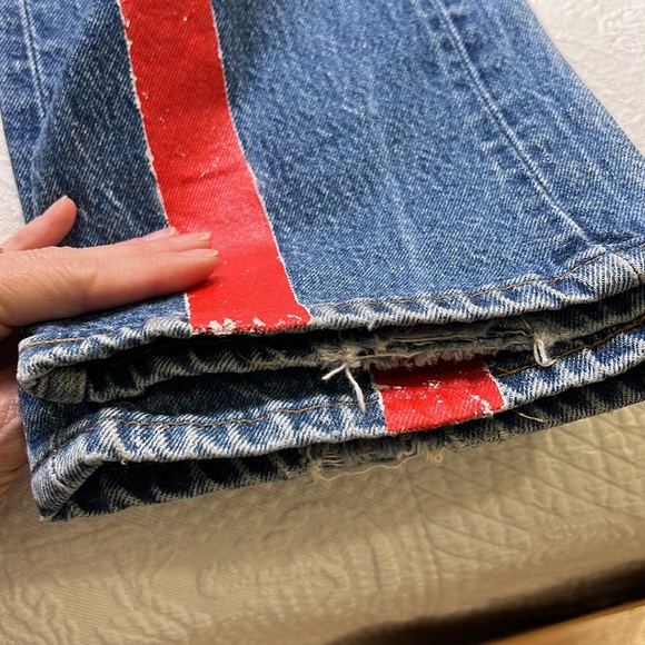 ⭐️Vintage Levi’s House of Sisson custom altered acrylic paint stripe jeans - Picture 10 of 12